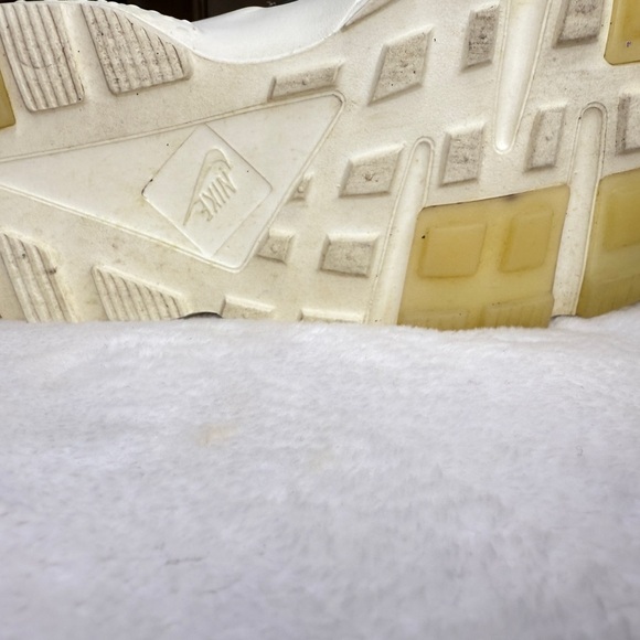 Nike Air Huarache Run Size 6Y (W 8 can wear)
Yin and Yang Set to Rise (PS) - Picture 6 of 7